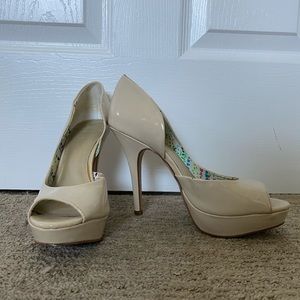 Nude heel